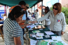 En el paseo peatonal 21 de mayo el Servicio Agrícola y Ganadero (SAG) de la Región de Arica y Parinacota, atendió consultas a cientos de transeúntes que se apersonaron al stand del Servicio, uno de los más concurridos de la feria organizada por el Servicio Nacional del Consumidor (Sernac). 