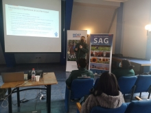 Apicultores participan en charla sobre pequeño escarabajo de la colmena