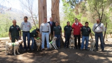 El Subsecretario de Agricultura, Álvaro Cruzat, junto al Director Nacional del Servicio Agrícola y Ganadero (SAG), Anibal Ariztía, encabezaron la graduación de los cinco nuevos equipos de dicho servicio compuestos por guías y perros detectores, quienes tendrán la misión de trabajar en los controles fronterizos del país ayudando a hacer cada vez más eficiente la inspección de  personas y vehículos que ingresan al país. Evento al que también asistió el Seremi del Valparaíso, Francesco Venezian, y el Director 