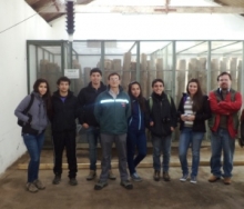 Funcionarios SAG junto a los estudiantes en el insectario