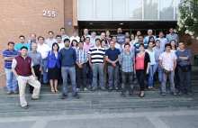 Cuarenta médicos veterinarios autorizados por el Servicio Agrícola y Ganadero (SAG), provenientes de las regiones desde la Metropolitana hasta el Biobío, participaron de un curso teórico-práctico desarrollado en Talca y en Linares por académicos de la Universidad Austral de Chile (UACh), en el marco del Programa Nacional de Capacitación en Tuberculosis Bovina (TB).